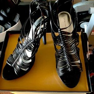 5-5.5” black heels